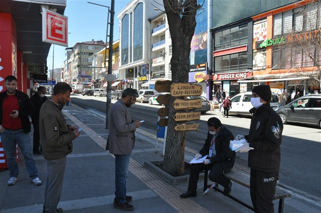 kars’ta-ucretsiz-maske-dagitimina-baslanildi-(13).jpg