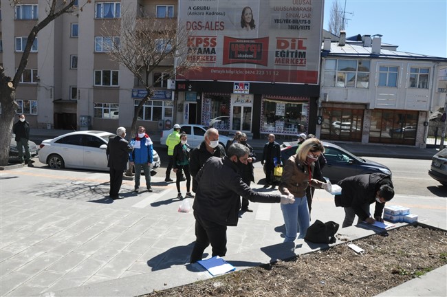 kars’ta-ucretsiz-maske-dagitimina-baslanildi-(8).jpg