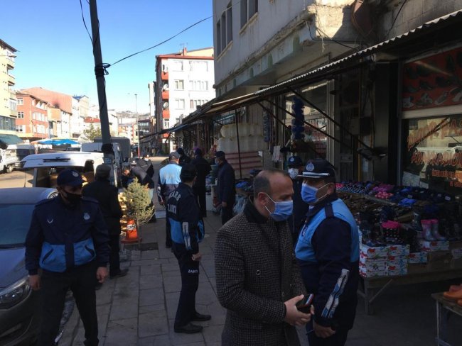 kars-belediyesi’nin-kaldirim-ve-yol-isgali-denetimleri-devam-ediyor--(1).jpg