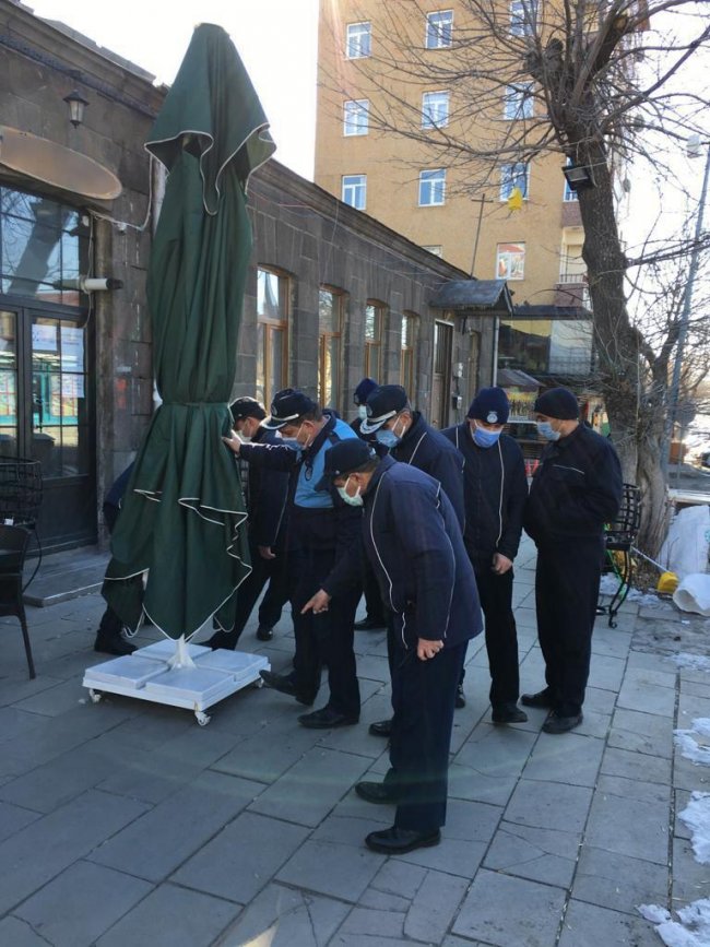 kars-belediyesi’nin-kaldirim-ve-yol-isgali-denetimleri-devam-ediyor--(2).jpg