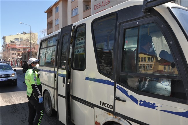 kars-polisinden-maske-denetimi-(1).jpg