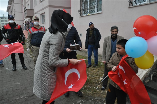 kars-vefa-sosyal-destek-grubundan-“23-nisan”-ve-“dogum-gunu”-surprizi-(11).jpg