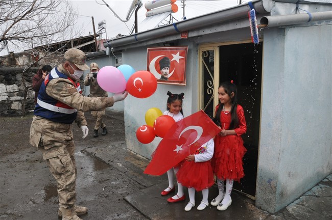 kars-vefa-sosyal-destek-grubundan-“23-nisan”-ve-“dogum-gunu”-surprizi-(4).jpg