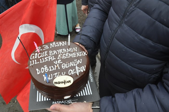 kars-vefa-sosyal-destek-grubundan-“23-nisan”-ve-“dogum-gunu”-surprizi-(5).jpg