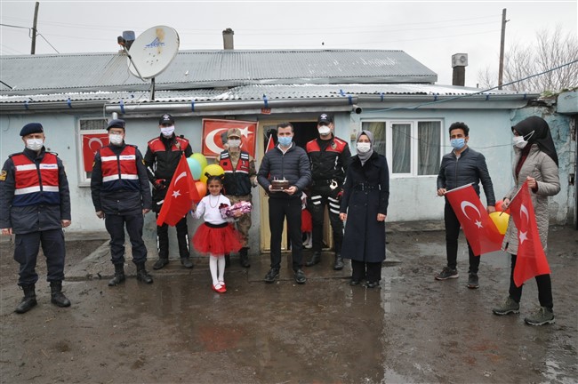 kars-vefa-sosyal-destek-grubundan-“23-nisan”-ve-“dogum-gunu”-surprizi-(7).jpg