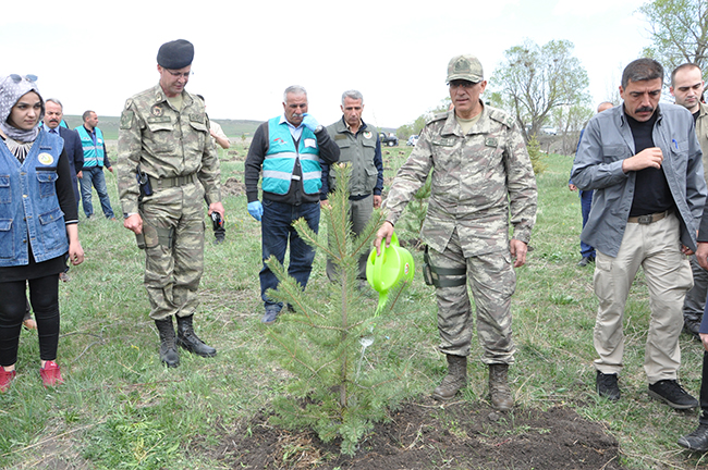 karsta-denetimli-hukumluler-fidan-dikti-(3).jpg