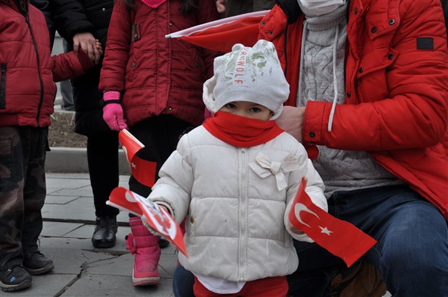 lapa-lapa-kar-yagisi-altinda-cumhuriyet-coskusu-(9).jpg