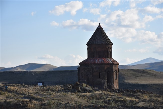 medeniyetler-besigi-anideki-tarihi-yapilara-yazilan-yazilara-tepki-(5).jpg