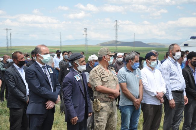 polis-memuru-memleketi-kars’ta-topraga-verildi!-(12).jpg