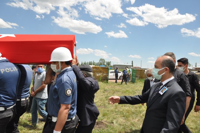 polis-memuru-memleketi-kars’ta-topraga-verildi!-(18).jpg