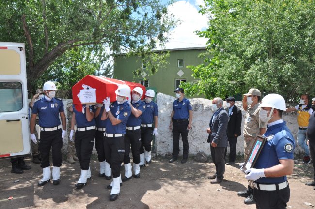 polis-memuru-memleketi-kars’ta-topraga-verildi!-(3).jpg