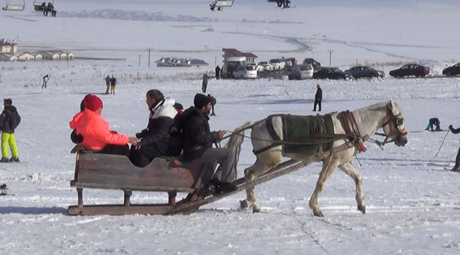 sarikamis’ta-atli-kizakla-kayak-keyfi-(2).jpg