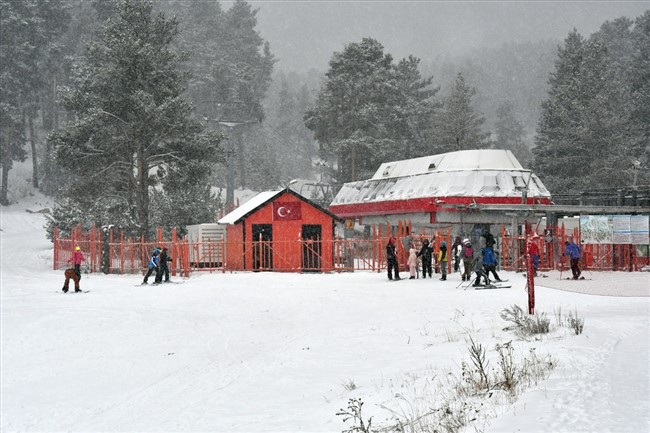 sezonu-acan-cibiltepedeki-turizmcileri-yilbasi-heyecani-sardi-(3).jpg