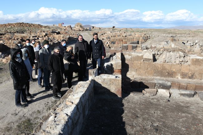 tarihi-kimligiyle-kars-kenti-projesi-basladi-(11).jpg