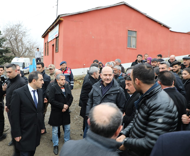 vali-turker-oksuz,-bakanlar-ile-elazig-deprem-bolgesinde-(2).jpg